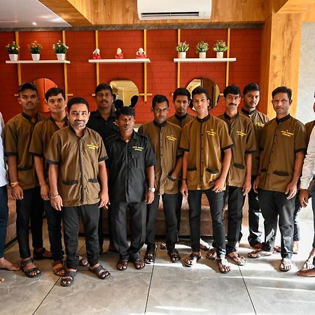 Adiraj Residency Hotell Navi Mumbai Exteriör bild