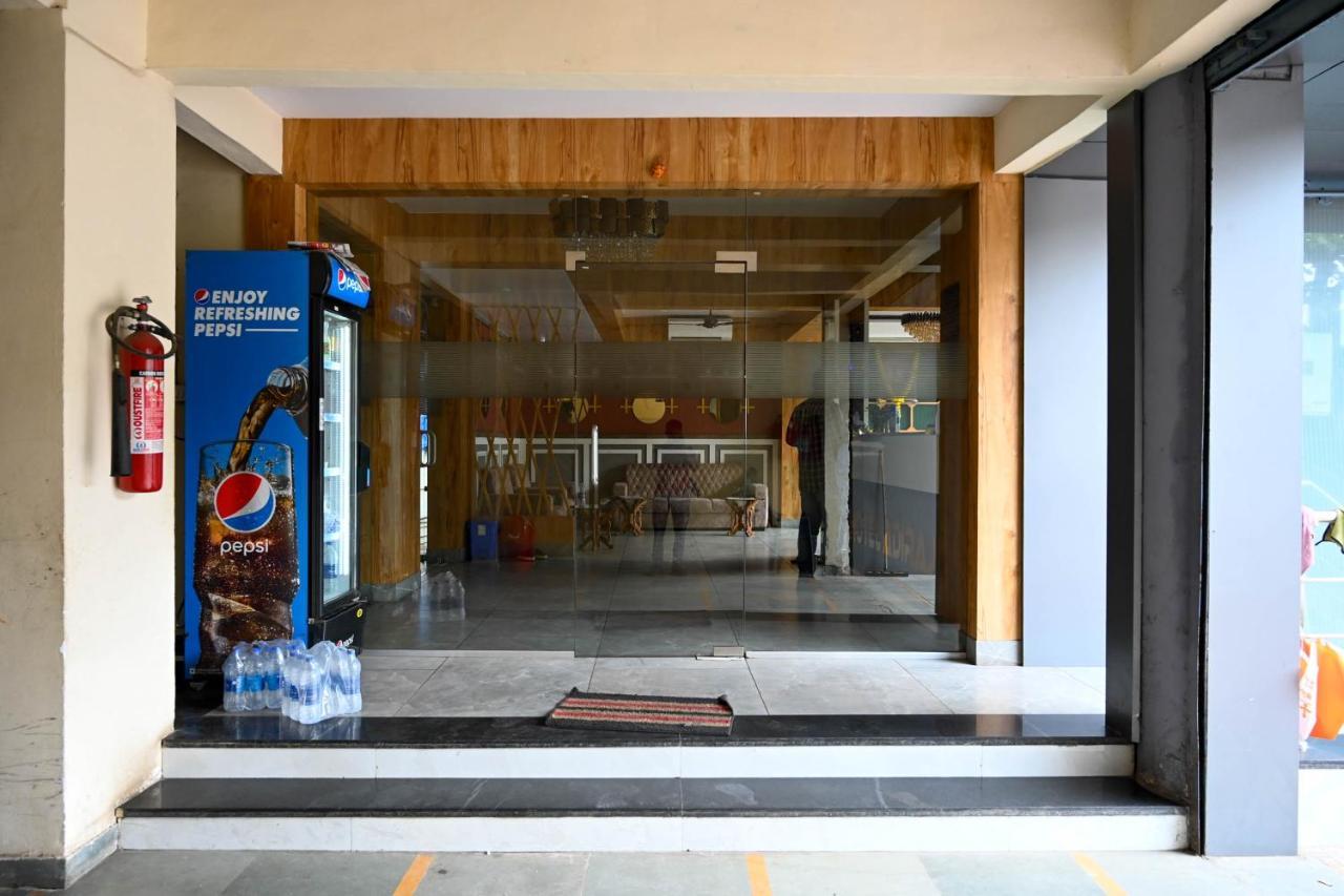 Adiraj Residency Hotell Navi Mumbai Exteriör bild