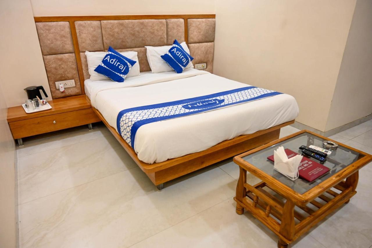 Adiraj Residency Hotell Navi Mumbai Exteriör bild