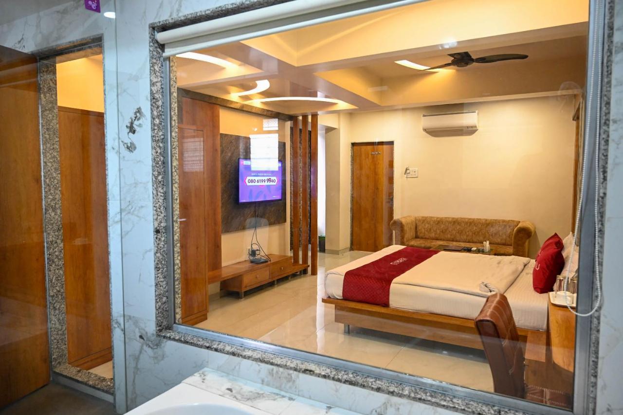 Adiraj Residency Hotell Navi Mumbai Exteriör bild