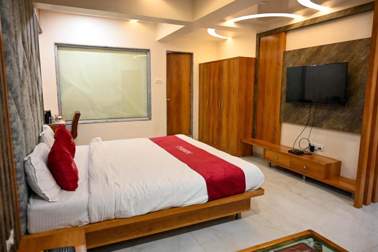 Adiraj Residency Hotell Navi Mumbai Exteriör bild