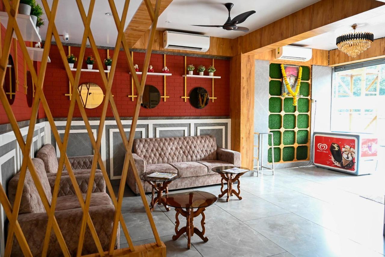 Adiraj Residency Hotell Navi Mumbai Exteriör bild