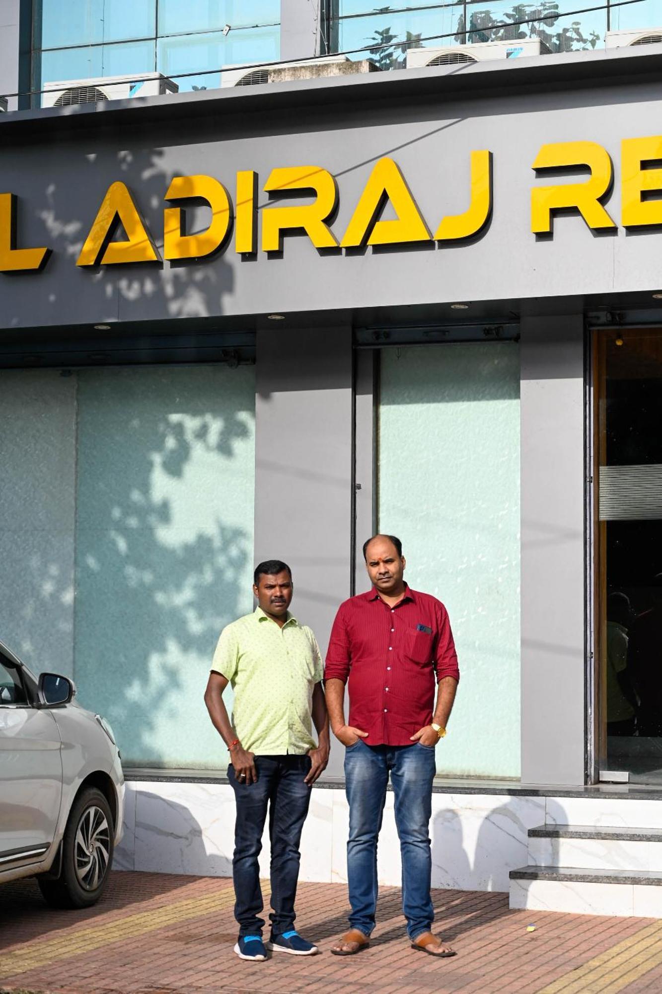 Adiraj Residency Hotell Navi Mumbai Exteriör bild