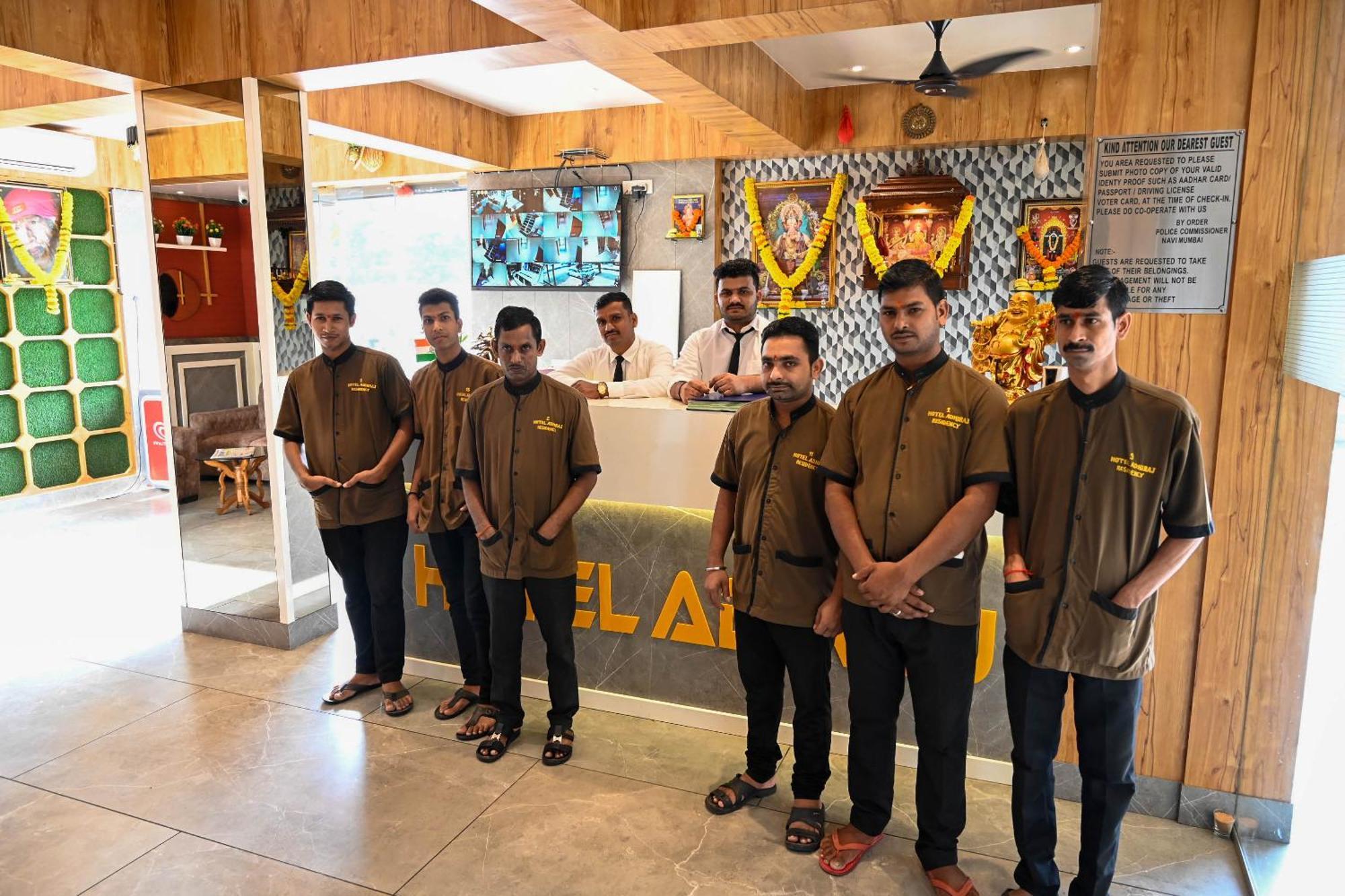 Adiraj Residency Hotell Navi Mumbai Exteriör bild