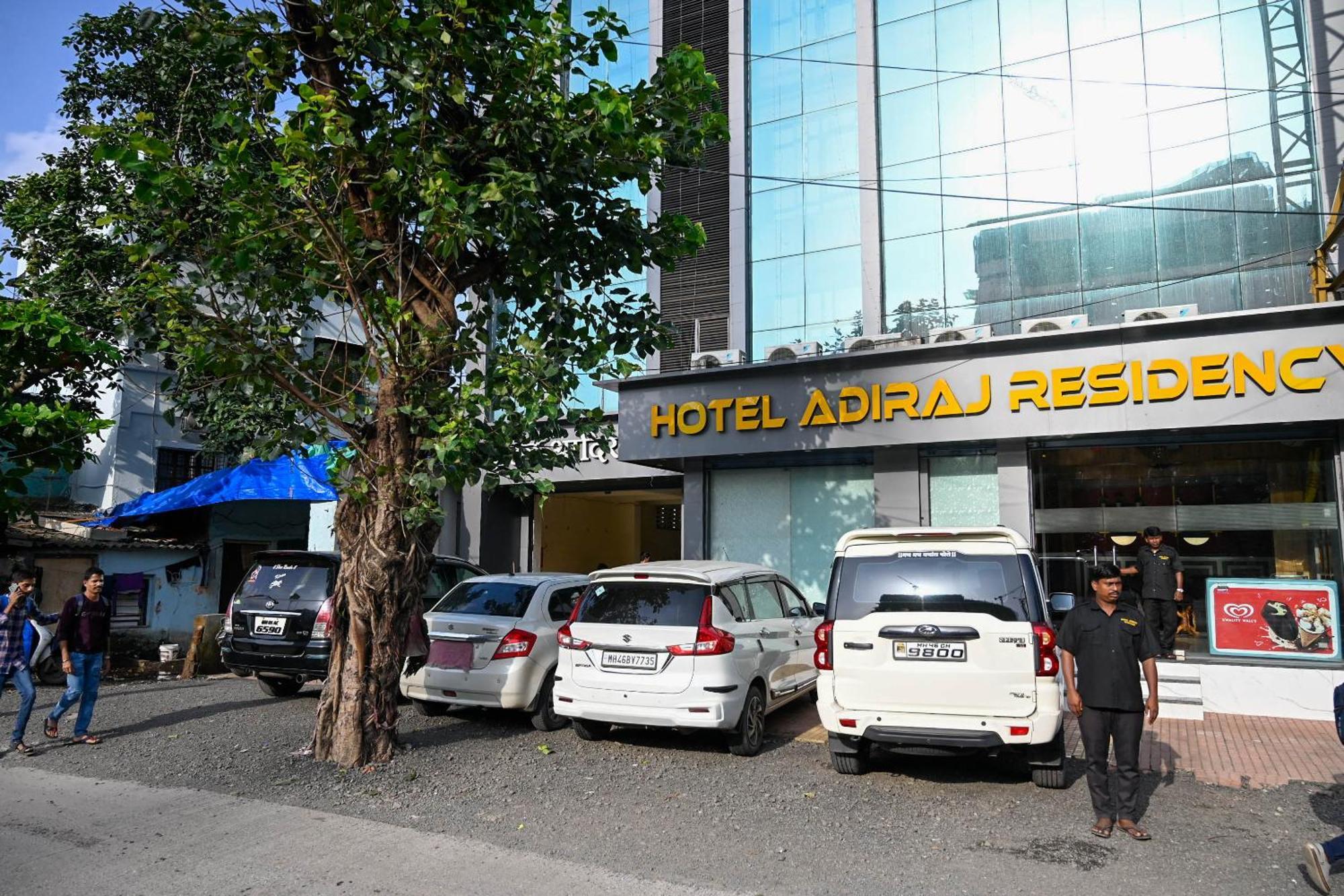 Adiraj Residency Hotell Navi Mumbai Exteriör bild