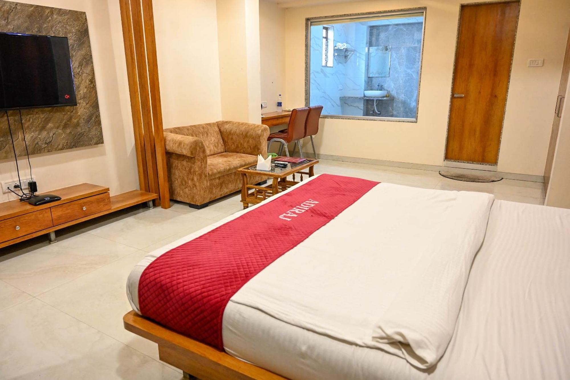 Adiraj Residency Hotell Navi Mumbai Exteriör bild