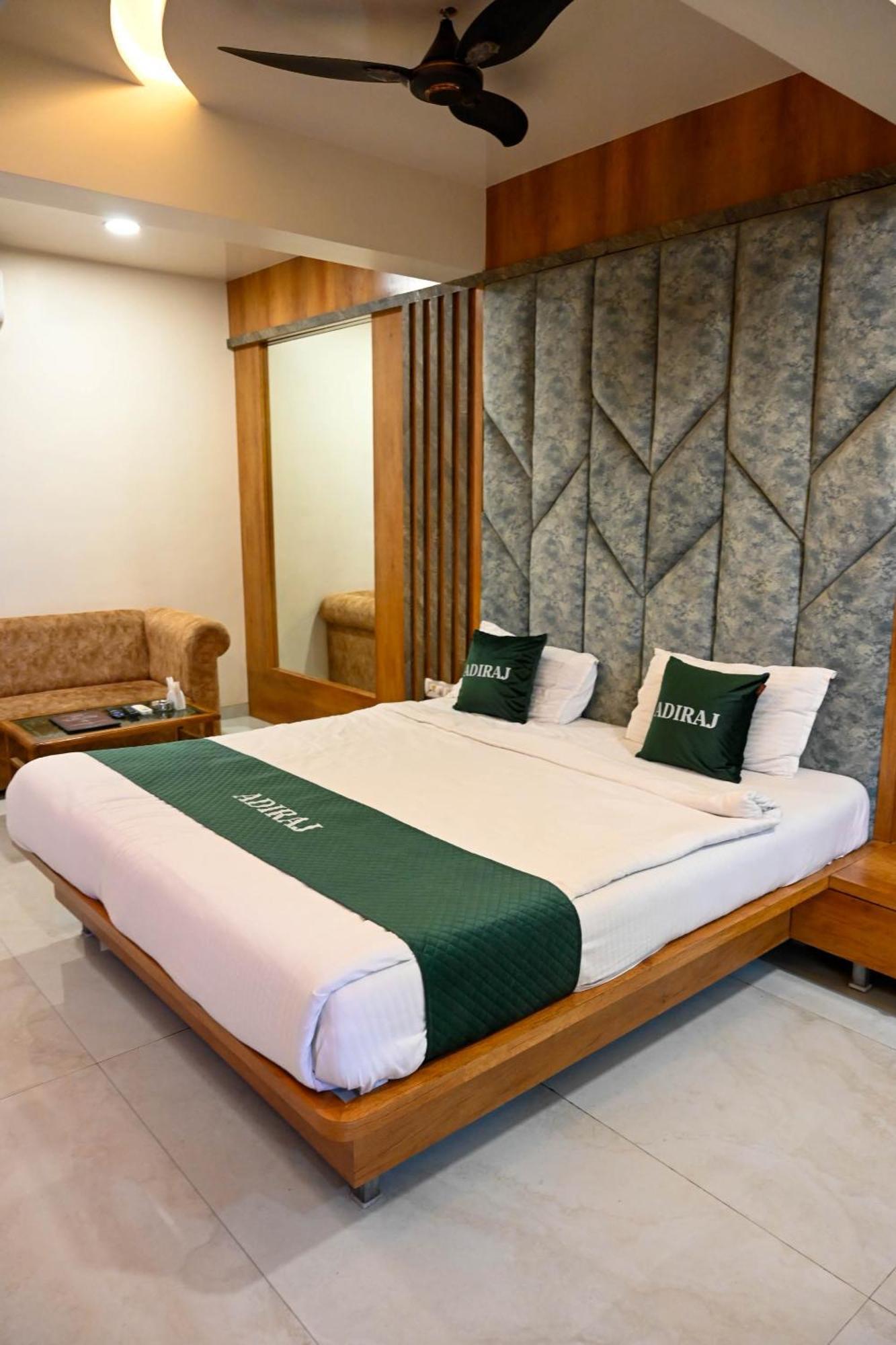 Adiraj Residency Hotell Navi Mumbai Exteriör bild
