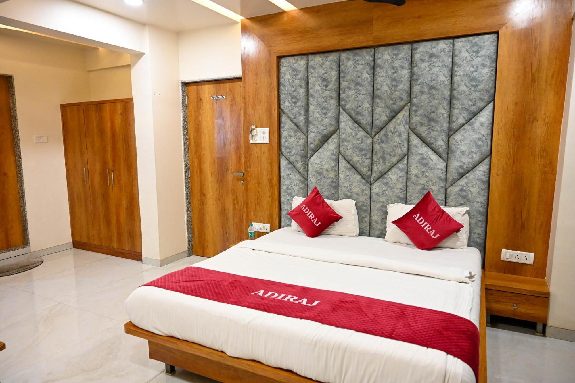 Adiraj Residency Hotell Navi Mumbai Exteriör bild