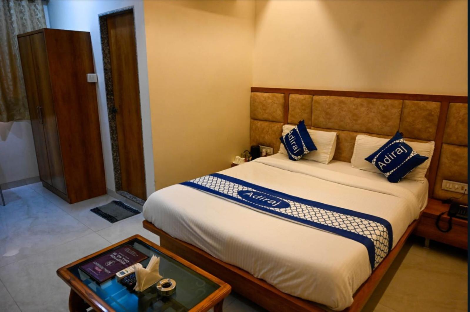 Adiraj Residency Hotell Navi Mumbai Exteriör bild